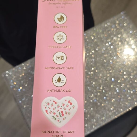 Juicy Couture Home 8-PC Heart Shaped Printed Silicone Snacking Container Set - Picture 8 of 8